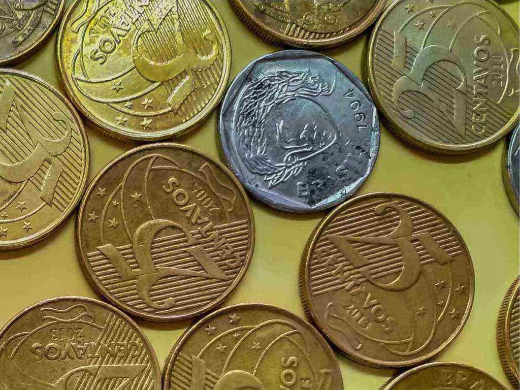 Coleção de moedas de 25 centavos, com a moeda rara de 1994 no centro.